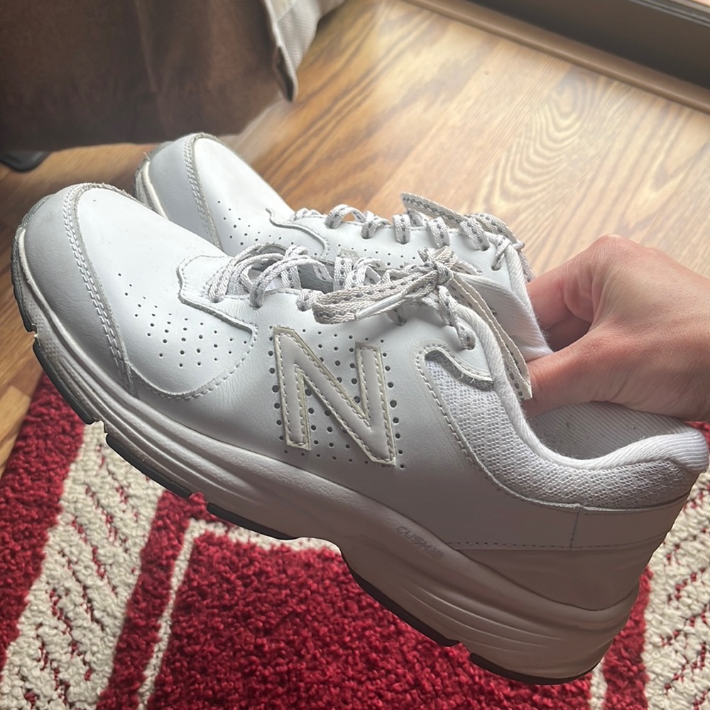 New balance tennis shoes like new